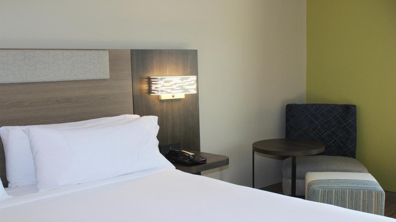 Holiday Inn Express Hotel & Suites Hope Mills-Fayetteville Airport By Ihg Εξωτερικό φωτογραφία